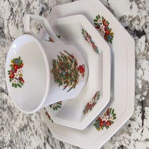 Vintage Discontinued Fairfield Peace On Earth 3 Piece Set